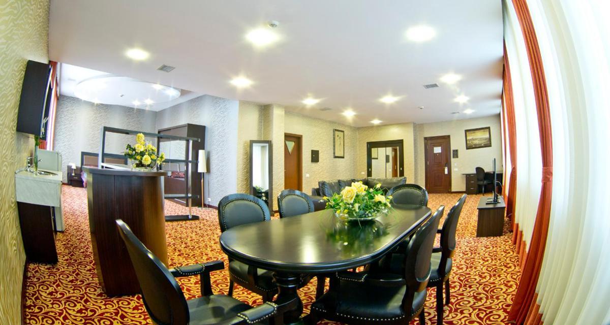 Ambassador Hotel Баку Екстер'єр фото
